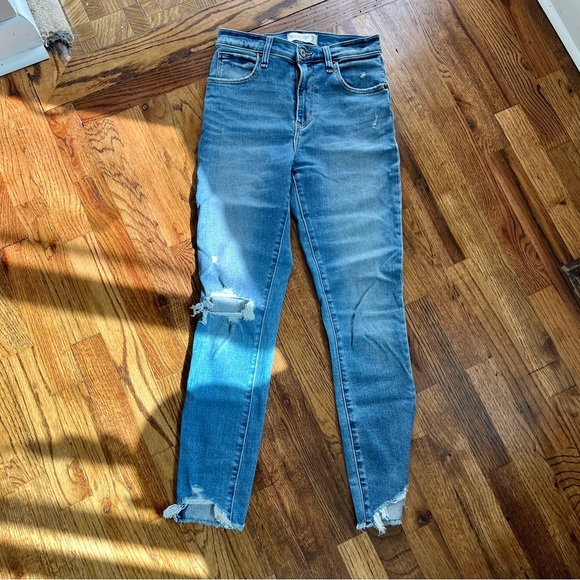 ✨BRAND NEW✨ Abercrombie and Fitch Destroyed Hem High Rise Skinny Jeans - Picture 1 of 4